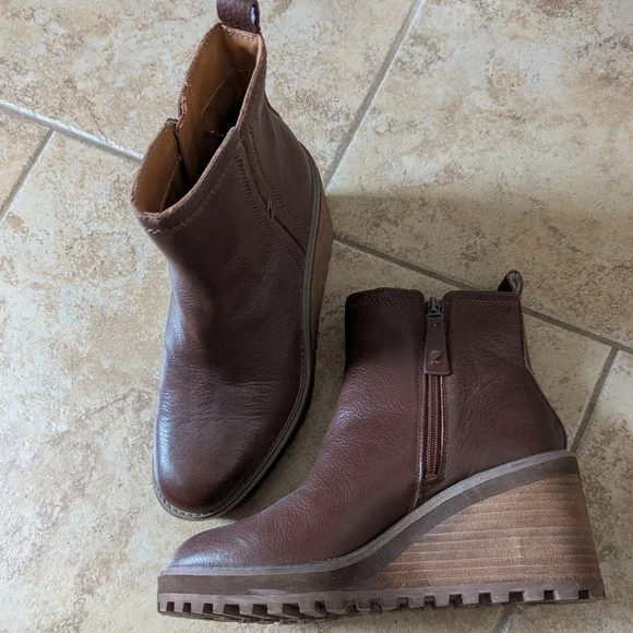 exc ZODIAC julie wedge ankle boot lug sole 9
